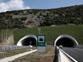 Κλείνουν οι σήραγγες των Τεμπών